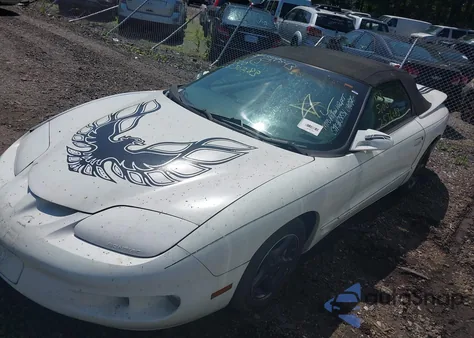 1999 Pontiac Firebird из США, поврежденный, VIN 2G2FS32K6X2209048